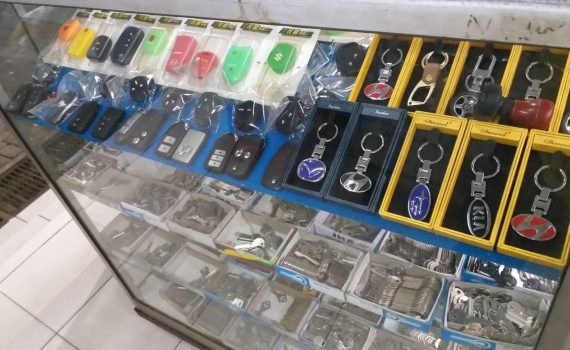 Ahli kunci spesialis jasa duplikat kunci profesional